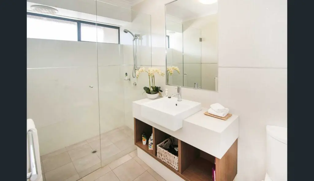 Apt46 Family Bathroom (1)