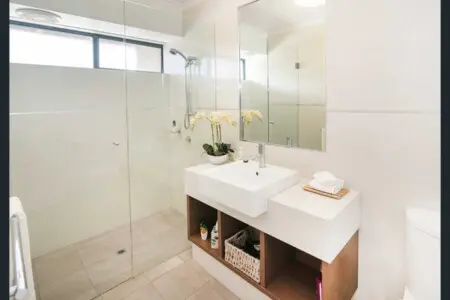 Apt46 Family Bathroom (1)