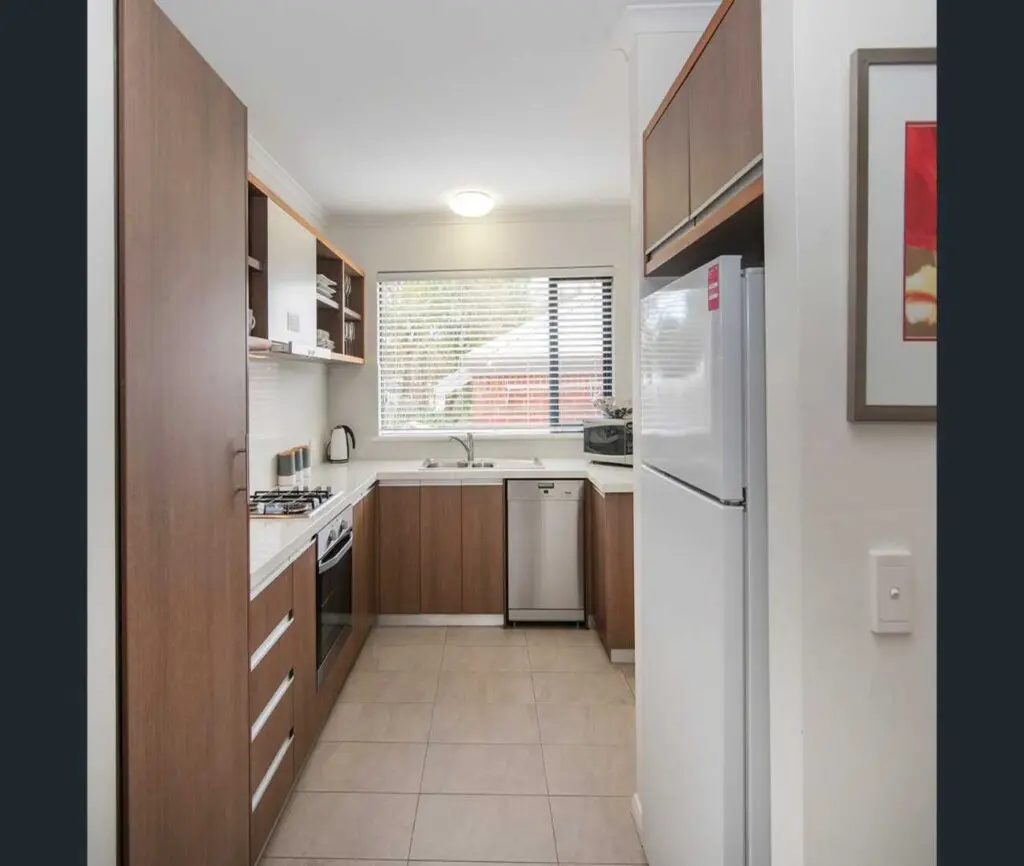 Apt46 Kitchen (1)