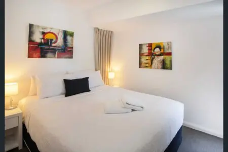 Apt46 Queen Bed 2 (1)