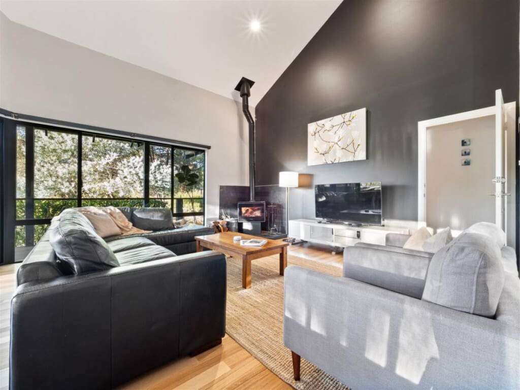 Living, Entertainment and Fireplace