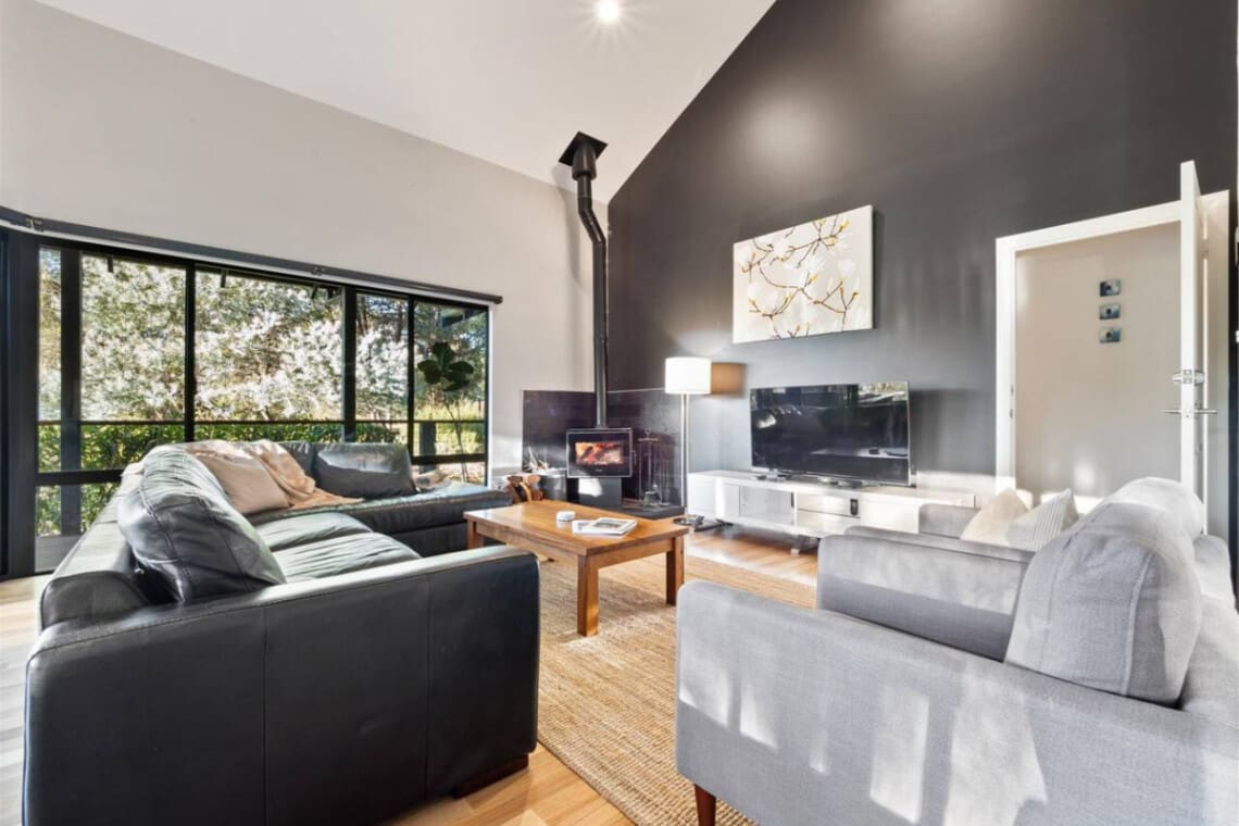Living, Entertainment and Fireplace