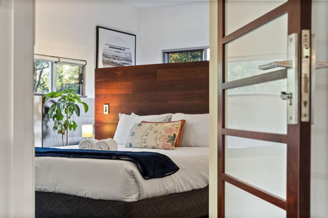 Bedroom 1 - 1 King bed