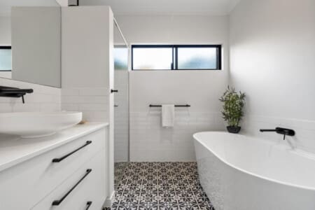 Bathroom with egg-shaped bathtub