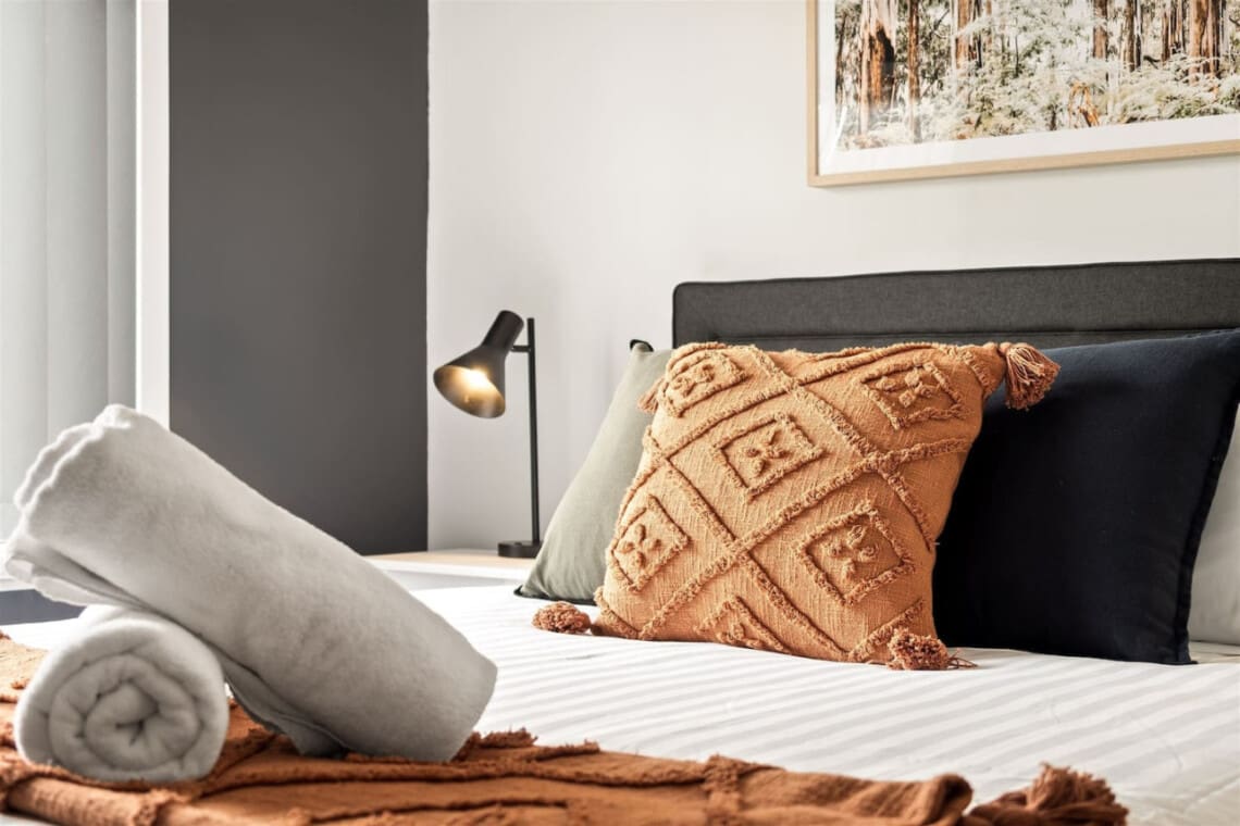 Bedroom 2 - 1 Queen bed