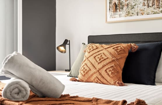 Bedroom 2 - 1 Queen bed