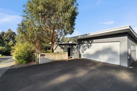 Facade/Entrance, Property logo or sign