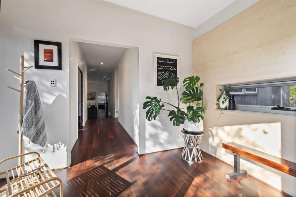 Decorative details and Hallway