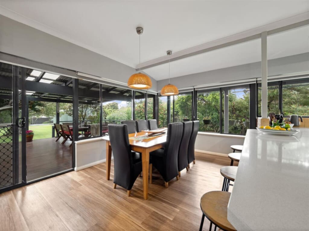 Dining area with Garden view