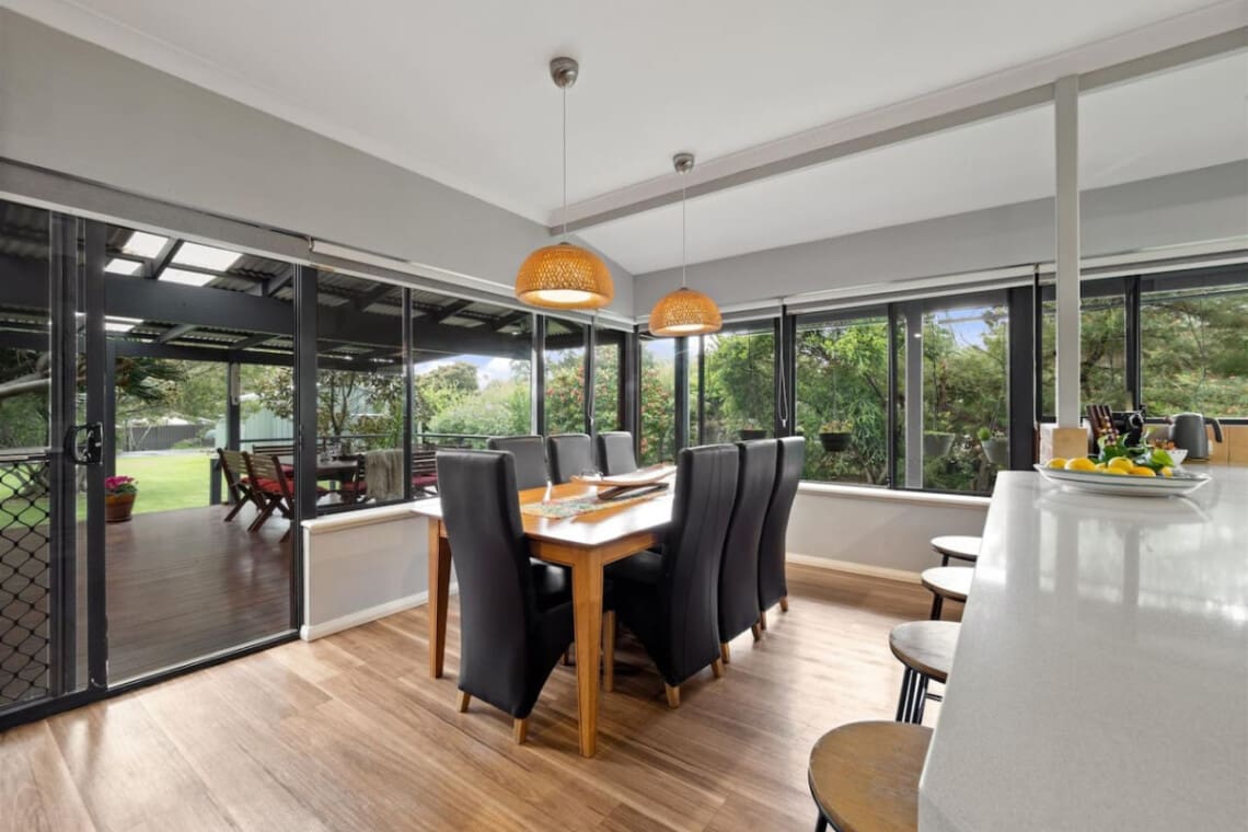 Dining area with Garden view