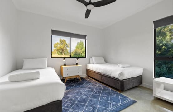 Bedroom 3 - 2 Single beds - Ceiling fan - Garden view