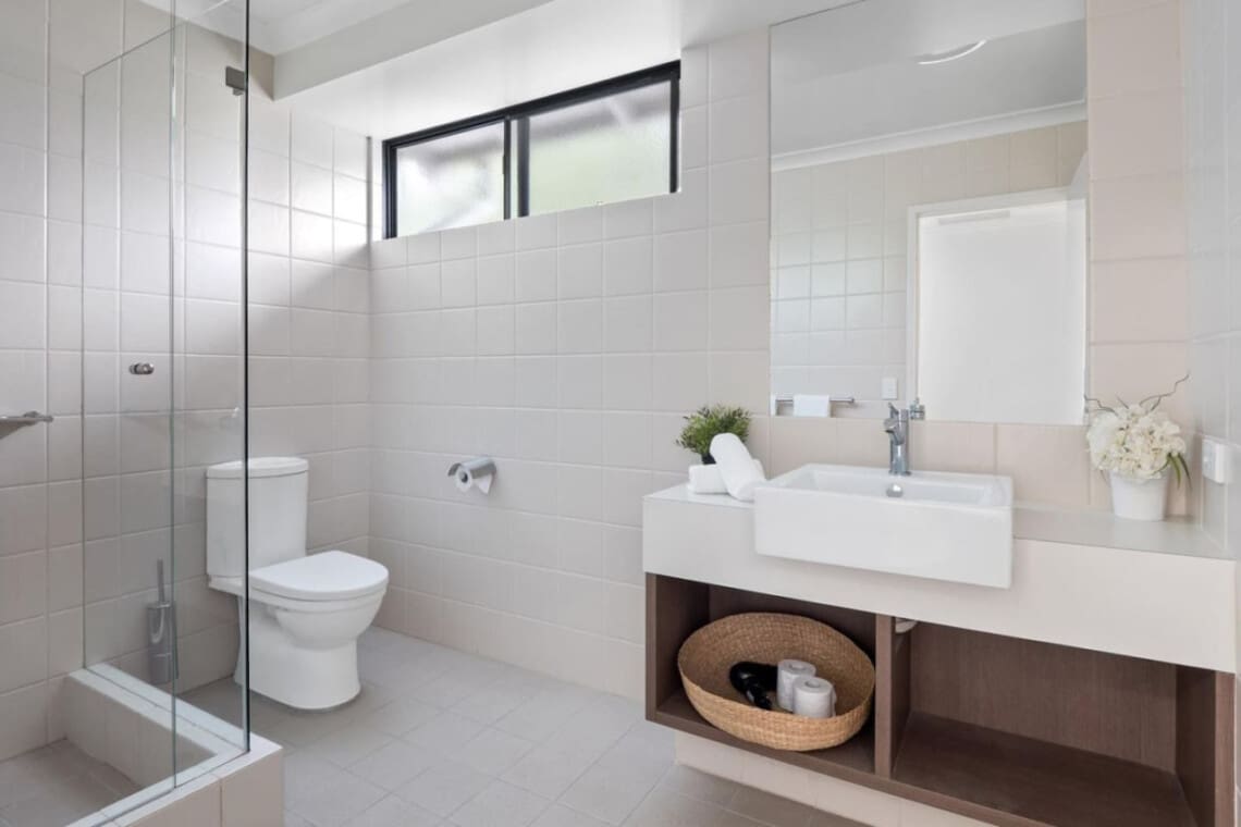 Forest Edge Villa Family Bathroom