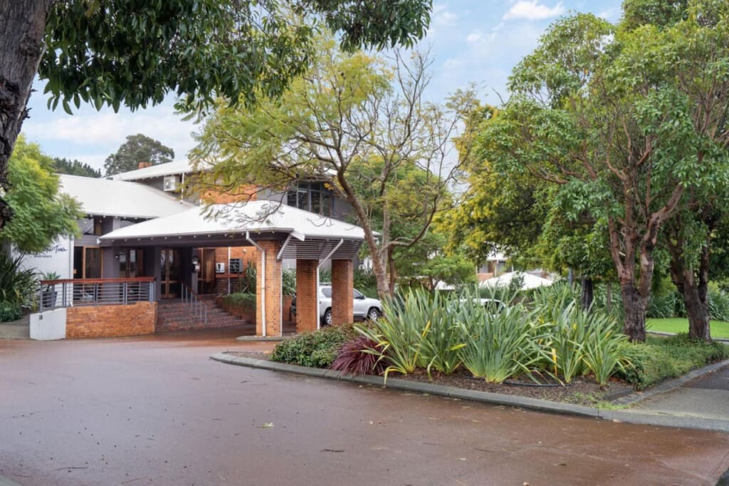 Forest Edge Villa Entry of Tunbridge Street