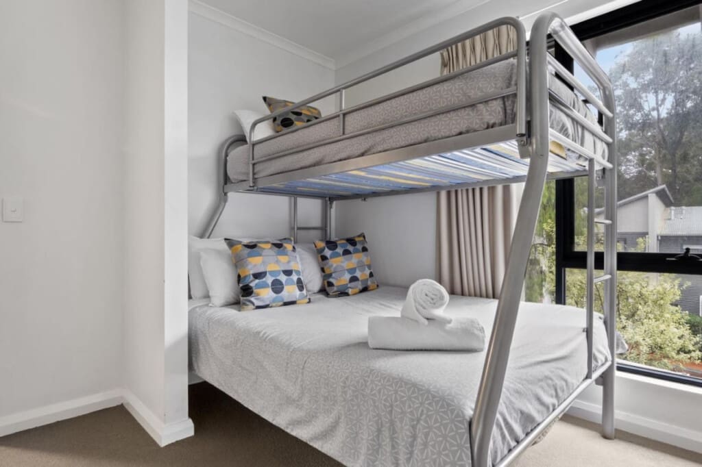 Forest Edge Villa Bunkroom - (Double-Bottom / Single-Top)