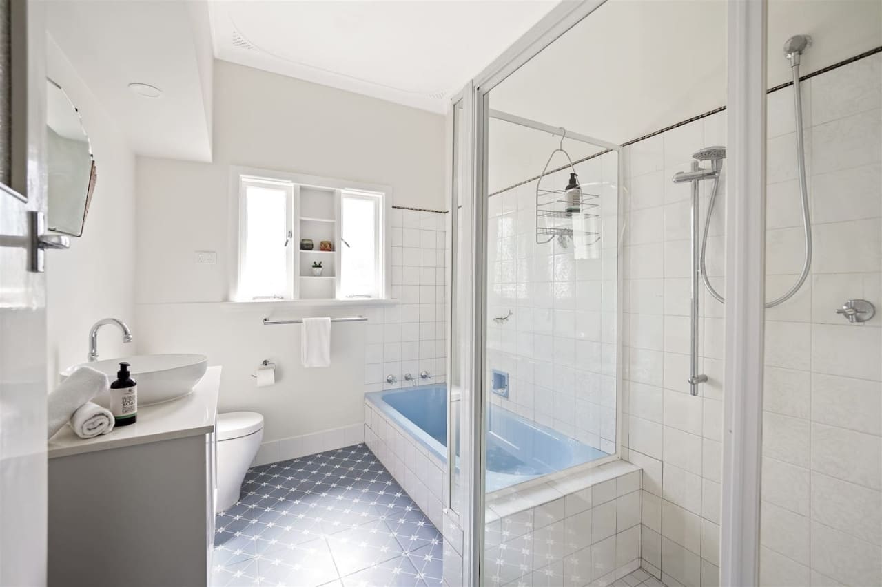 Bedroom 1 ensuite bathroom 1