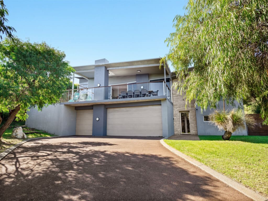 130832 332304 ZeCqfxhSuAQ15p v XRbZp0tmUiWJQZ72Pd N6Zxfwc 68207a6f48e22.jpg