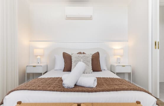 Luxurious Main Queen Bed with Ensuite