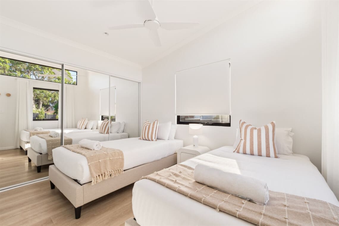 Twin Bedroom Can be Converted to One King Bed