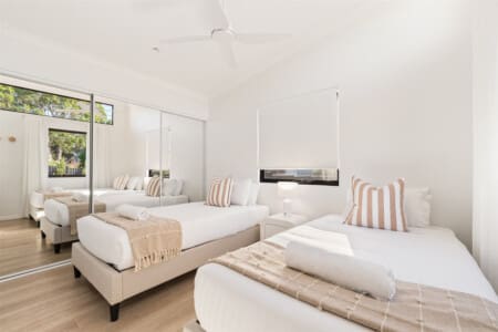 Twin Bedroom Can be Converted to One King Bed