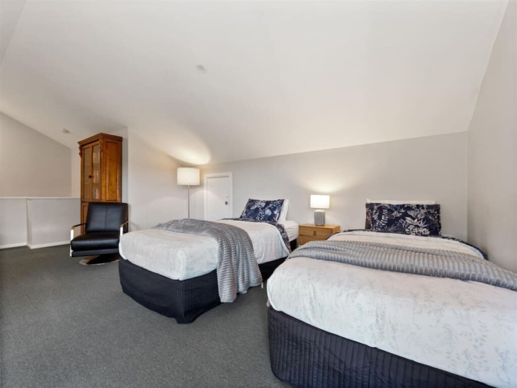 Bedroom 4 - Airconditioning - 2 Single Beds