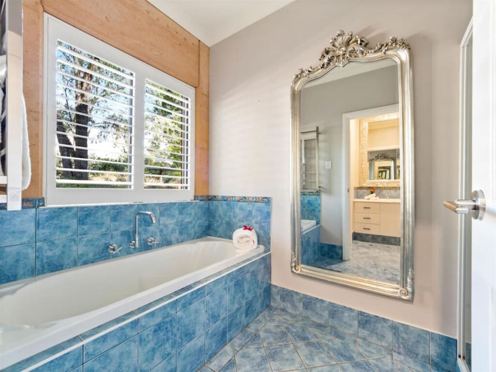 Bathtub