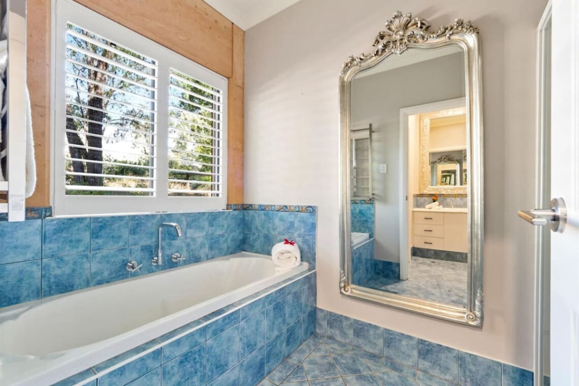 Bathtub