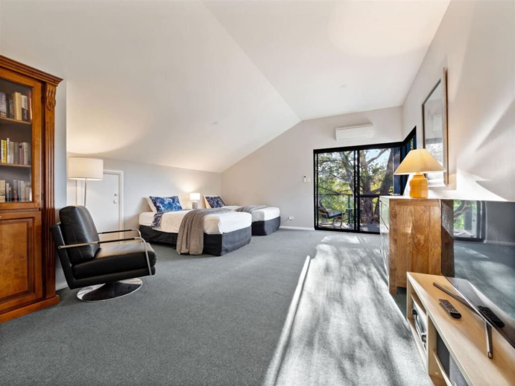 Bedroom 4 - Airconditioning - 2 Single Beds
