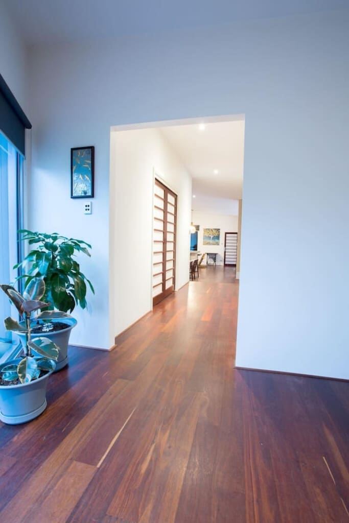 Decorative details and Hallway