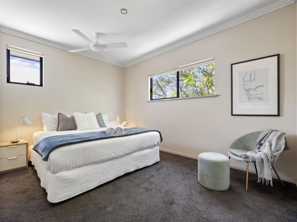 Second floor - Bedroom 2 - 2 Single beds that can be pushed to 1 King bed