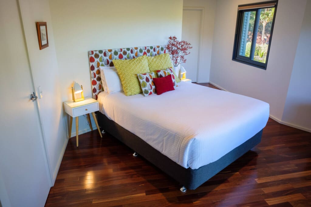 Bedroom 1 - 1 Queen bed