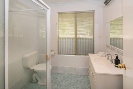 Bedroom 1 - Ensuite Bathroom