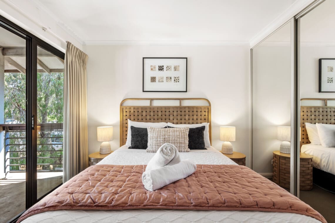 Bedroom 1 - 1 Queen bed, Balcony & Seating Area