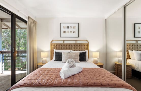 Bedroom 1 - 1 Queen bed, Balcony & Seating Area