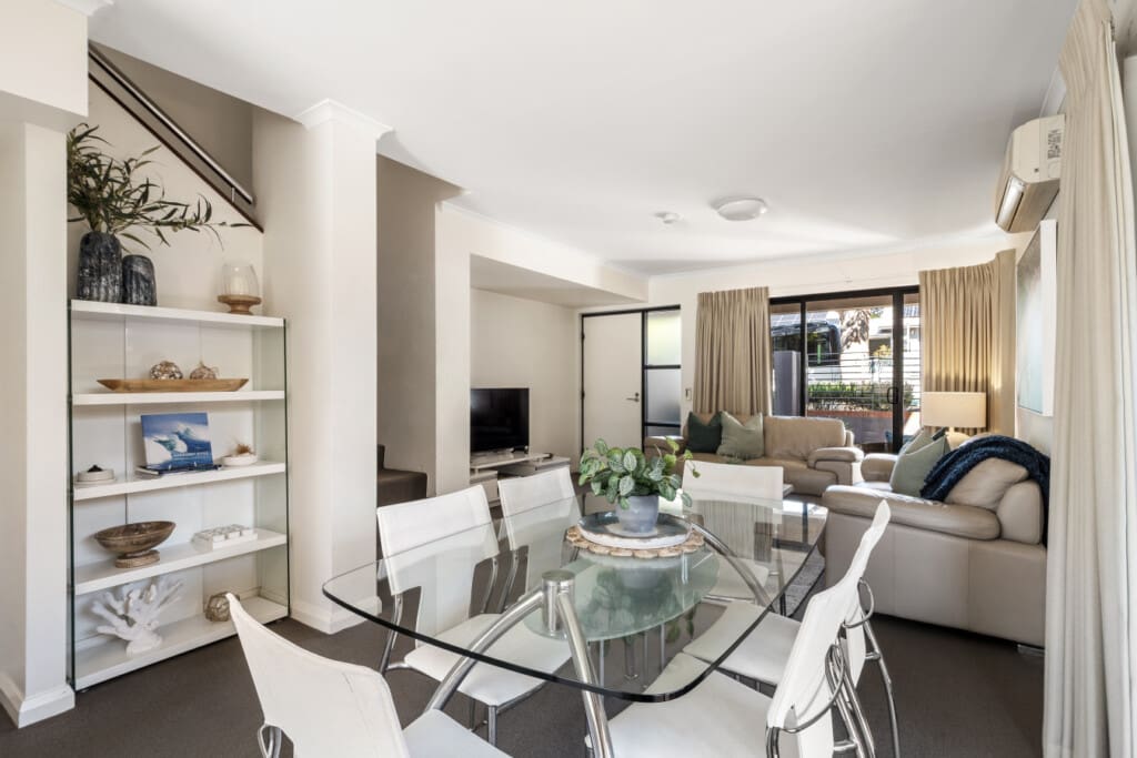 Dining Area, Living Room & Entertainment