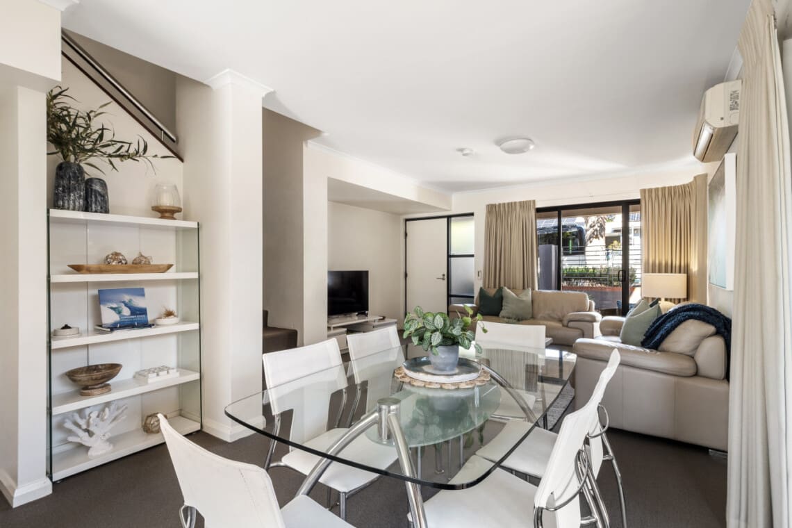 Dining Area, Living Room & Entertainment