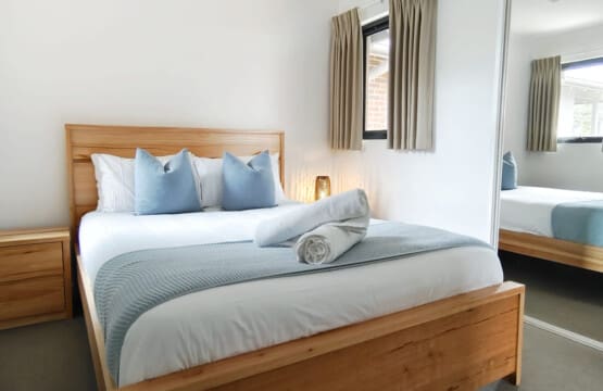 Bedroom 2 - Queen bed