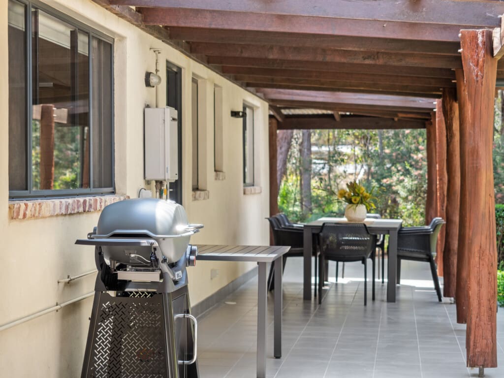 Patio, Dining Table & BBQ Grill (gas)