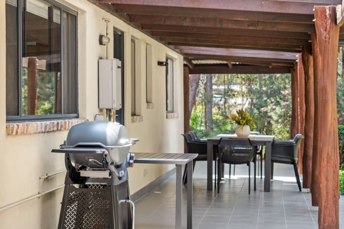 Patio, Dining Table & BBQ Grill (gas)