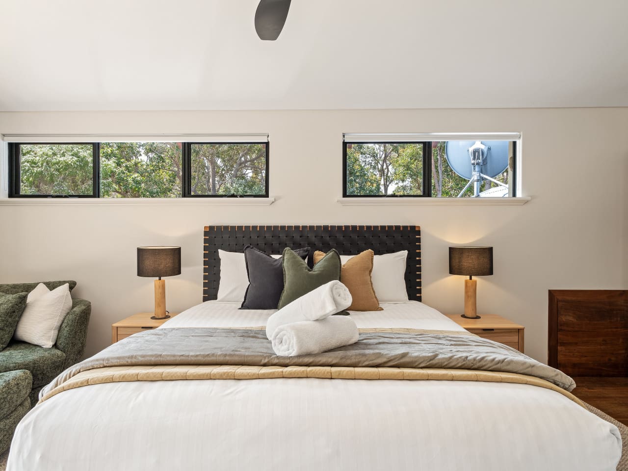 Bedroom 1 - 2nd floor - 1 King - Ceiling Fan - Reverse-cycle Airconditioning - Ensuite & with Balcony