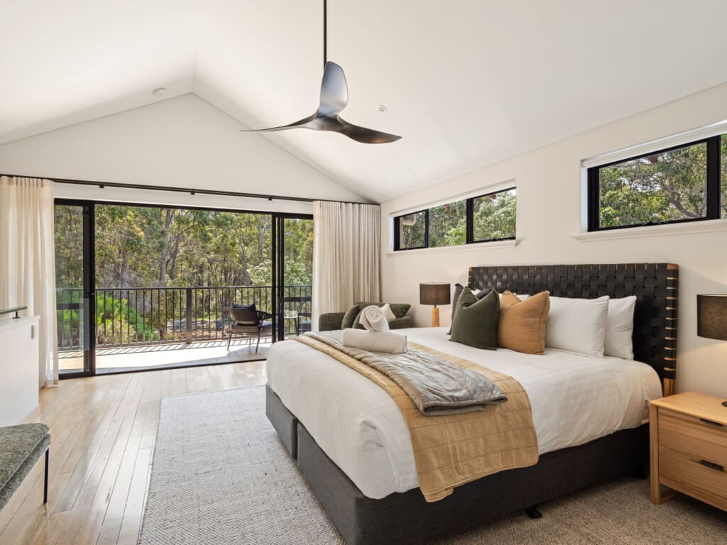 Bedroom 1 - 2nd floor - 1 King - Ceiling Fan - Reverse-cycle Airconditioning - Ensuite & with Balcony