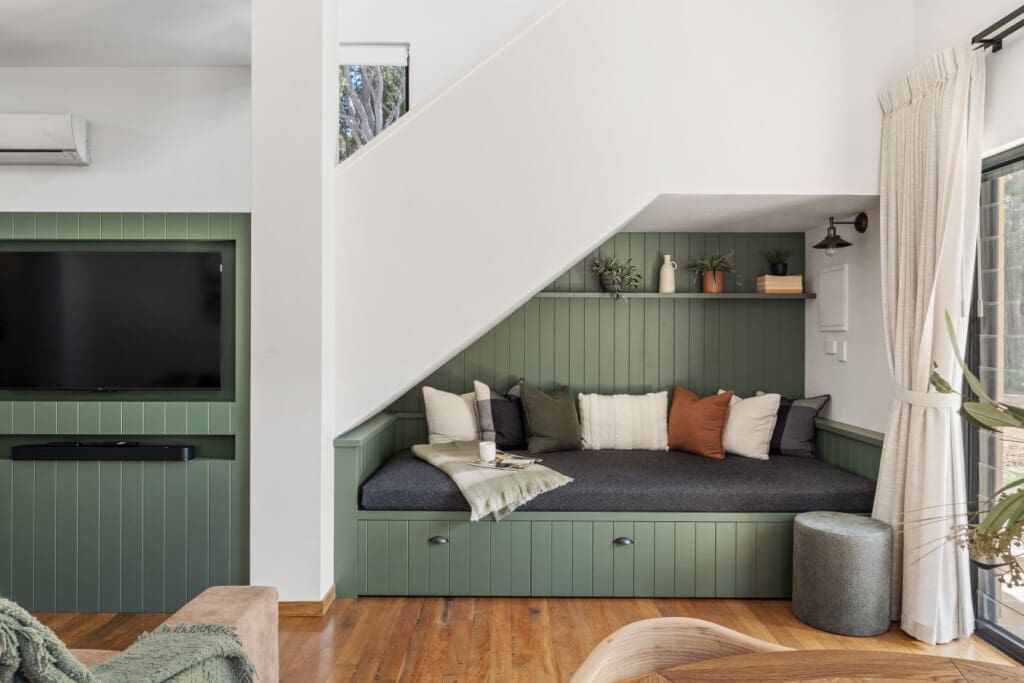 Lounge reading nook & TV