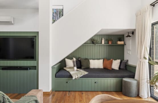 Lounge reading nook & TV