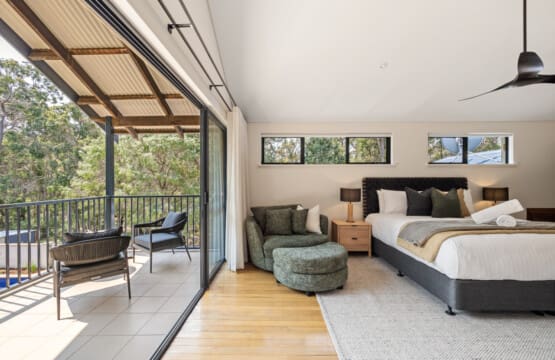 Bedroom 1 - 2nd floor - 1 King - Ceiling Fan - Reverse-cycle Airconditioning - Ensuite & with Balcony